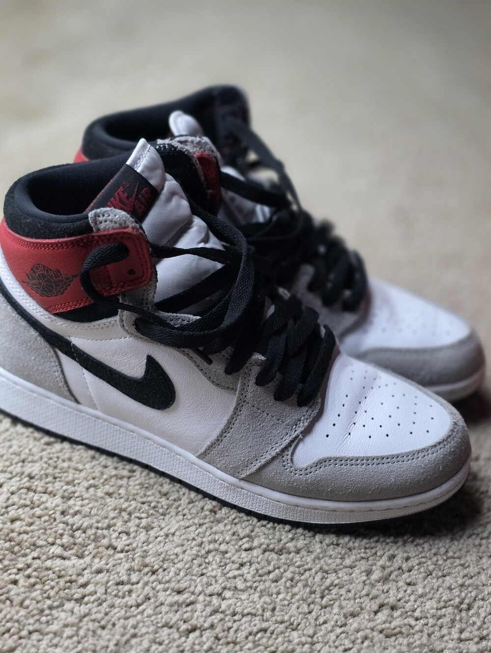Air Jordan 1 Retro High OG "Light Smoke Grey" GS